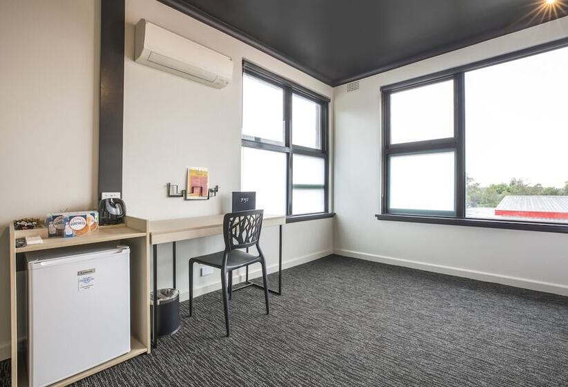 استودیوی استاندارد با تخت دو نفره بزرگ, Nightcap At Chester Hill