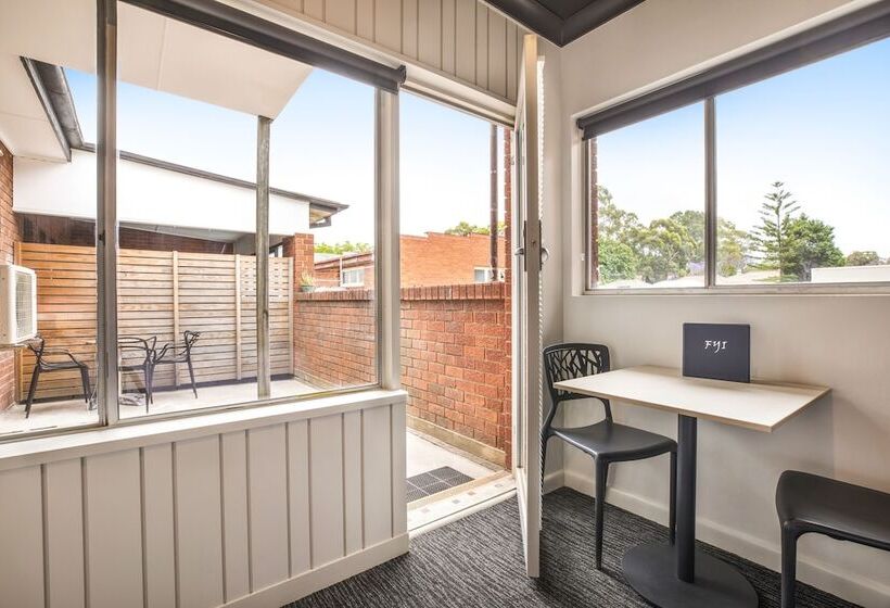 استودیوی استاندارد با تخت دو نفره بزرگ, Nightcap At Chester Hill