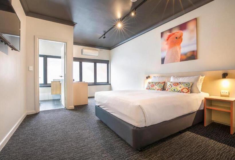 استودیوی استاندارد, Nightcap At Chester Hill