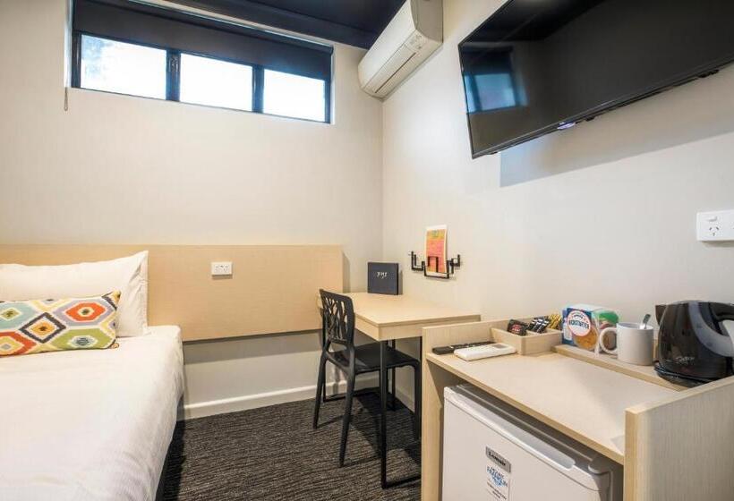 استودیوی استاندارد, Nightcap At Chester Hill