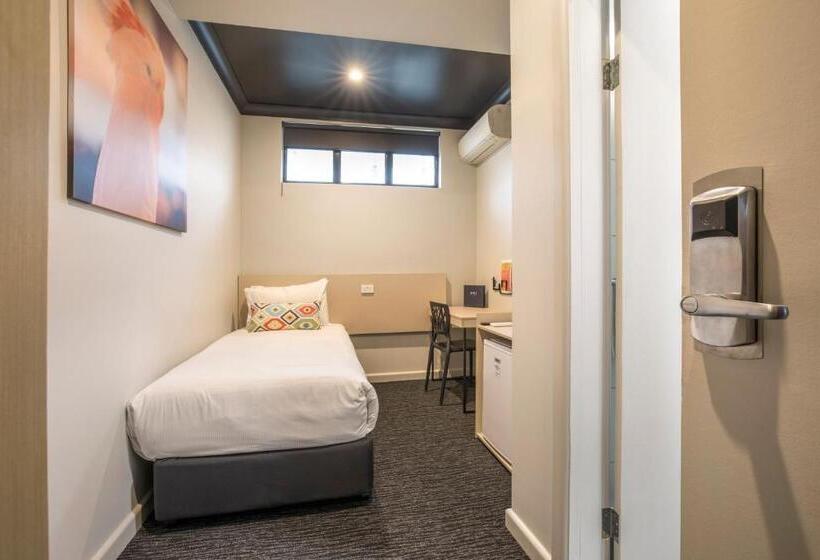 استودیوی استاندارد, Nightcap At Chester Hill