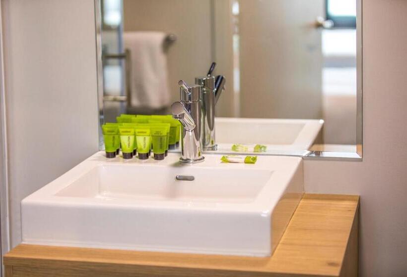 استودیوی استاندارد با تخت دو نفره بزرگ, Nightcap At Chester Hill