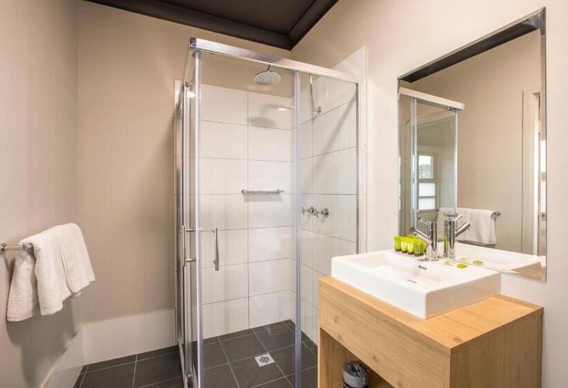 استودیوی استاندارد با تخت دو نفره بزرگ, Nightcap At Chester Hill