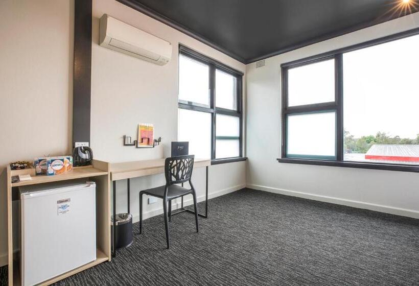 استودیوی استاندارد با تخت دو نفره بزرگ, Nightcap At Chester Hill