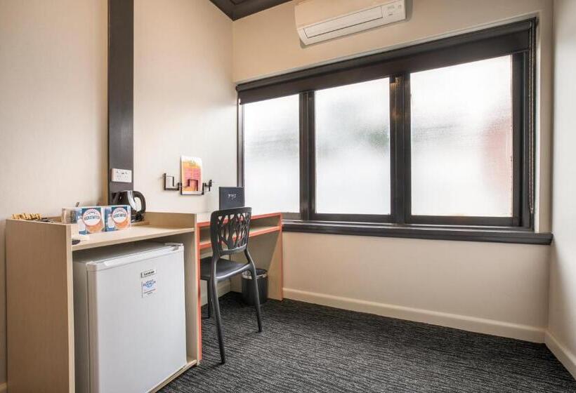 استودیوی استاندارد با تخت دو نفره بزرگ, Nightcap At Chester Hill