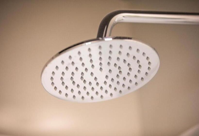 استودیو خانوادگی, Nightcap At Chester Hill