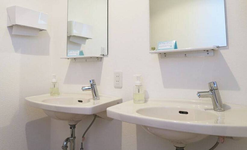 스탠다드 트리픔 룸 공동욕실, Racine Home Harie