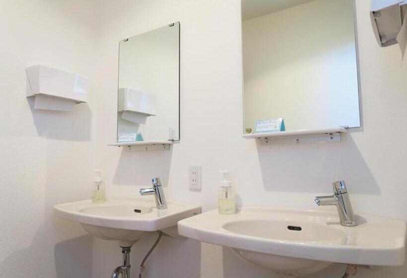 스탠다드 트리픔 룸 공동욕실, Racine Home Harie