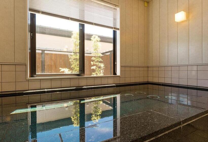 غرفة عائلية, Racine Home Harie