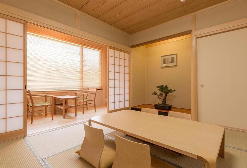 패밀리 룸, Racine Home Harie