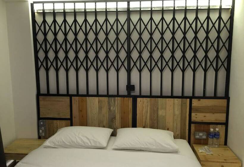 غرفة ديلوكس, The Oikos