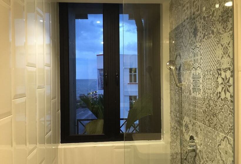 غرفة ديلوكس عائلية, The Oikos