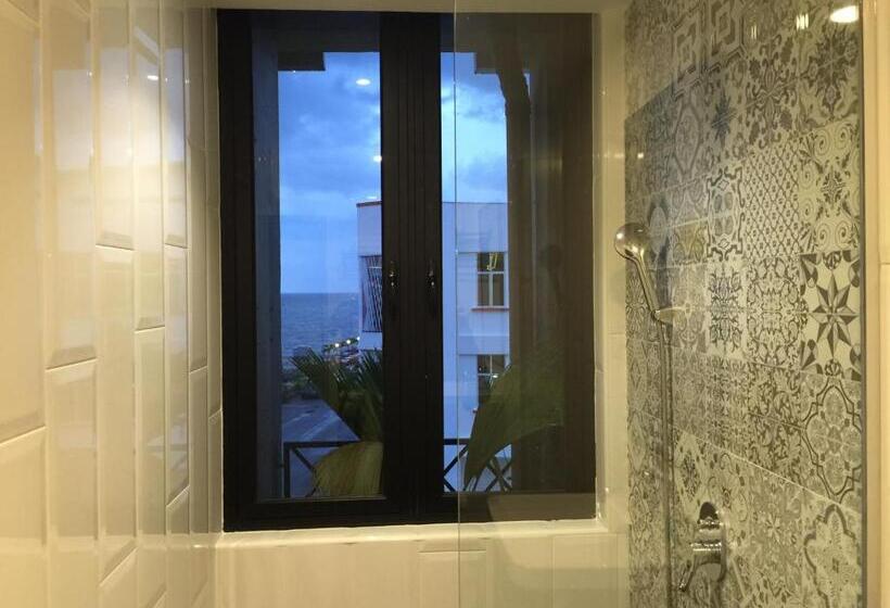 غرفة ديلوكس عائلية, The Oikos