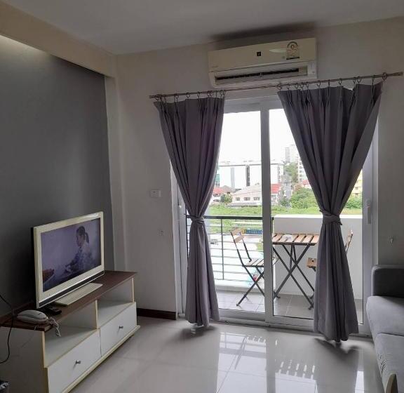 스탠다드 스튜디오, The September Salaya