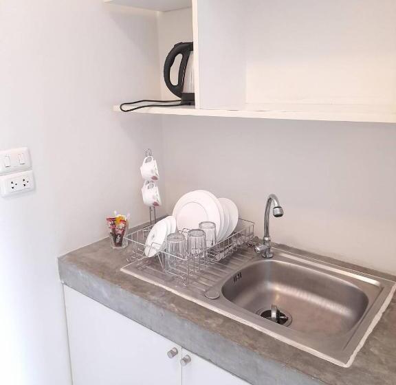 디럭스 룸, The September Salaya