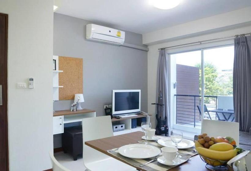 디럭스 룸, The September Salaya