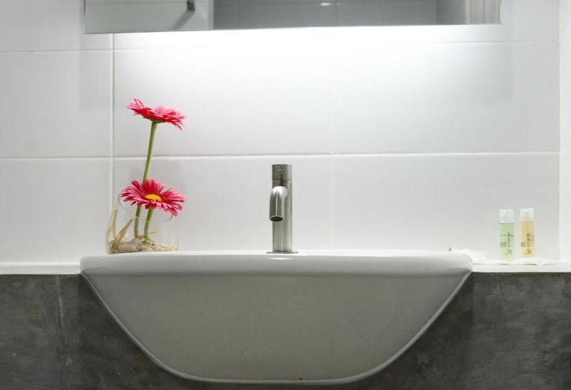 스탠다드 스튜디오, The September Salaya