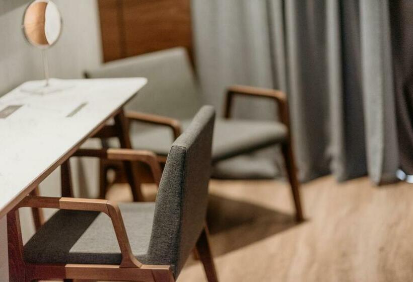 חדר דלוקס, Aya