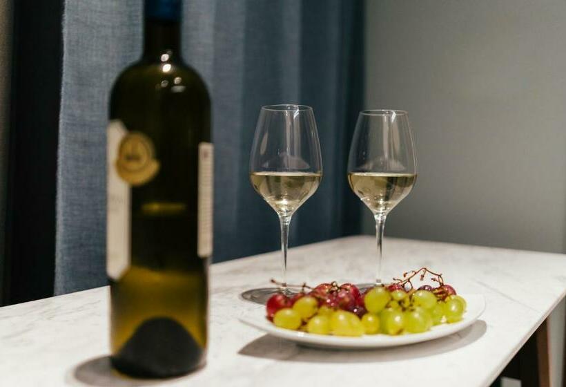 חדר דלוקס, Aya