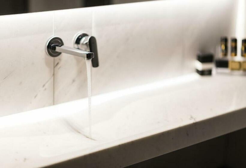 חדר דלוקס, Aya