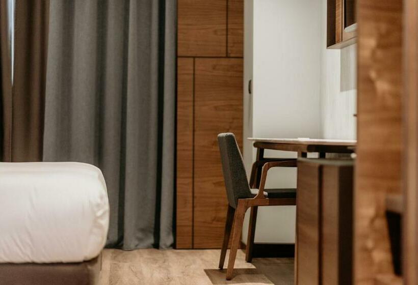 חדר דלוקס, Aya