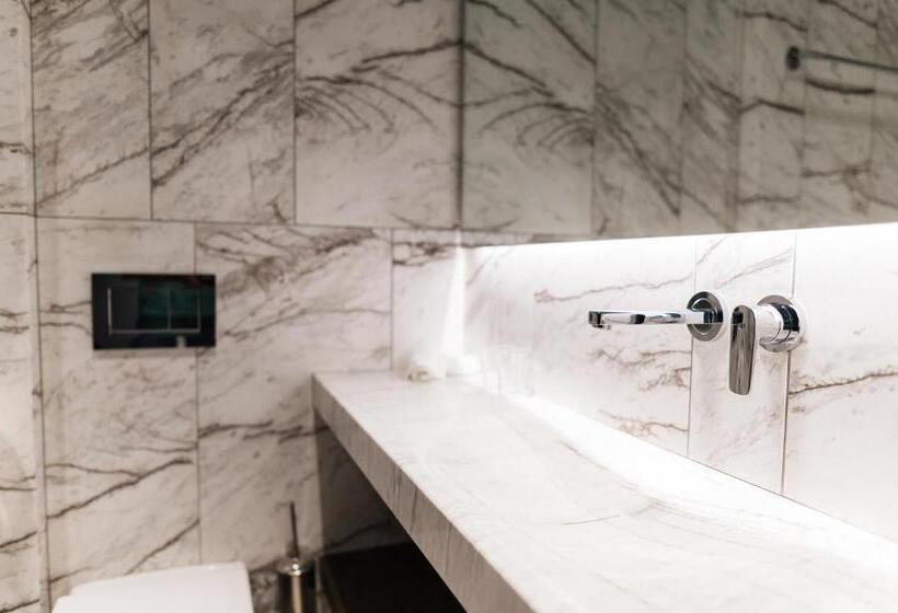 חדר דלוקס, Aya