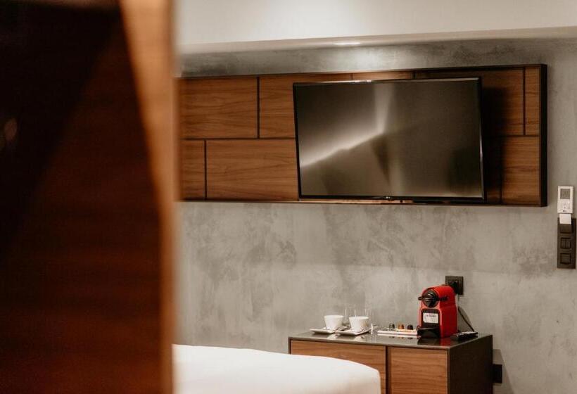 חדר דלוקס, Aya