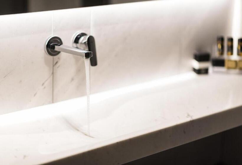 סוויטת ג'וניור עם טרסה, Aya