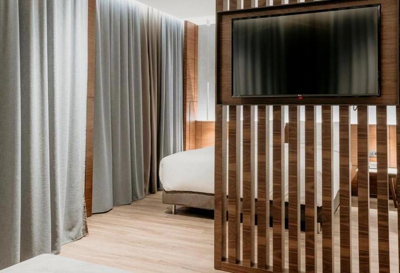 סוויטה אקזקיוטיב, Aya