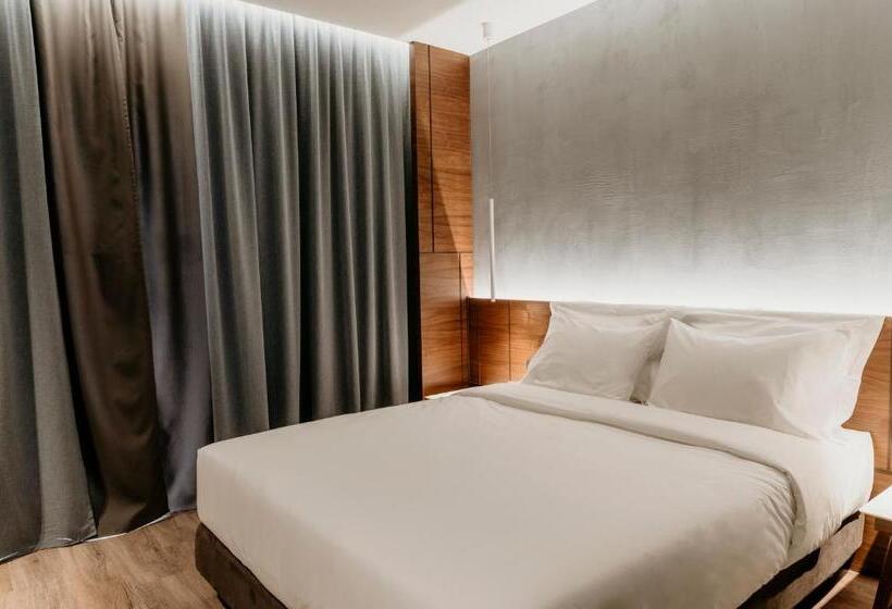 חדר דלוקס, Aya