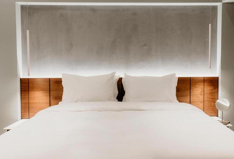 סוויטת ג'וניור עם טרסה, Aya