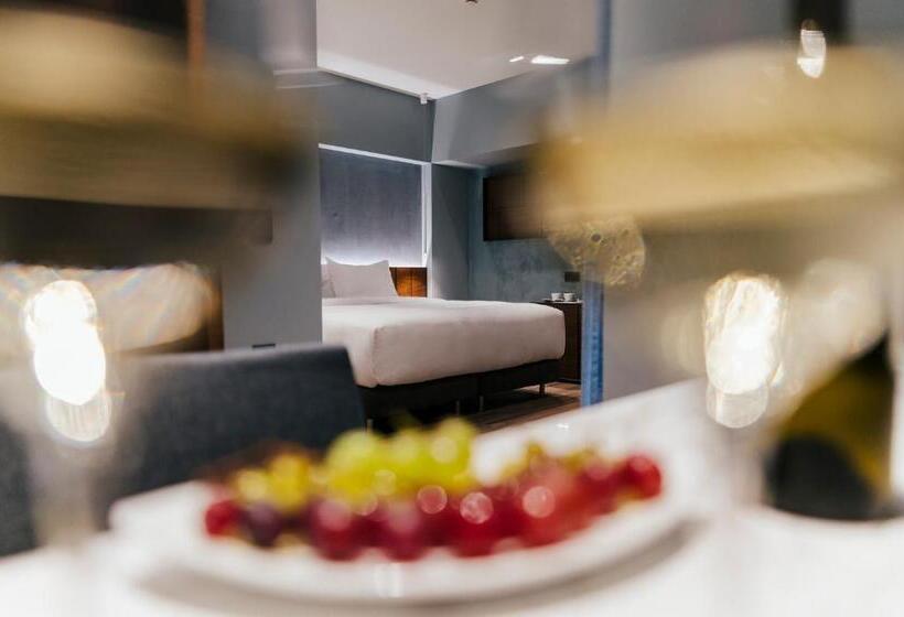 סוויטת ג'וניור עם טרסה, Aya