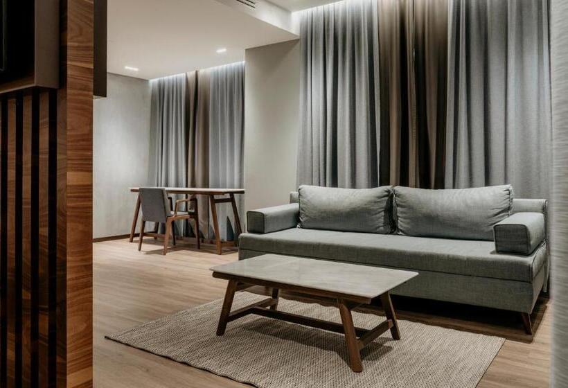 סוויטה אקזקיוטיב, Aya