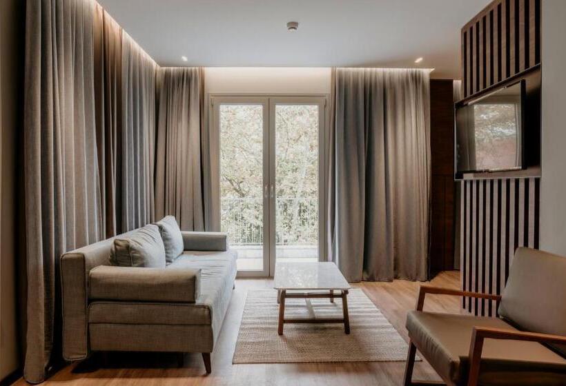 סוויטה אקזקיוטיב, Aya