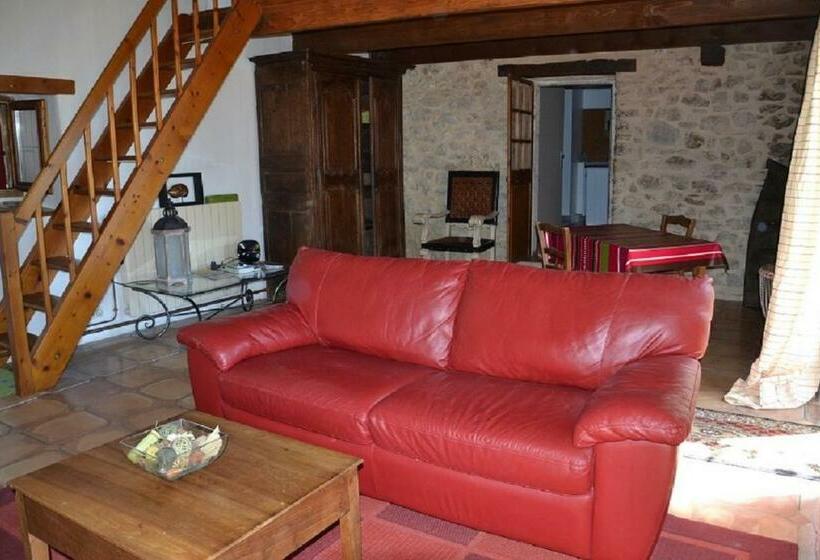 شقة غرفة واحدة, Le Mouleyras