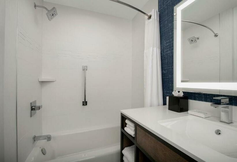 חדר סטנדרט עם מיטת קינג, Hilton Garden Inn San Jose Airport