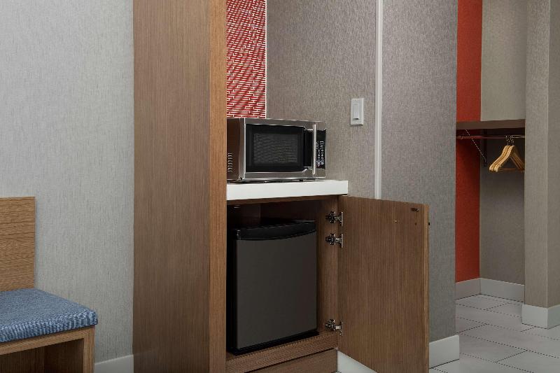 חדר סטנדרט עם מיטת קינג, Hilton Garden Inn San Jose Airport