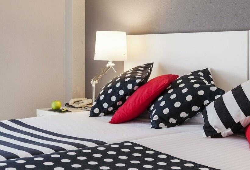 スタンダードトリプルルーム, Sercotel Togumar