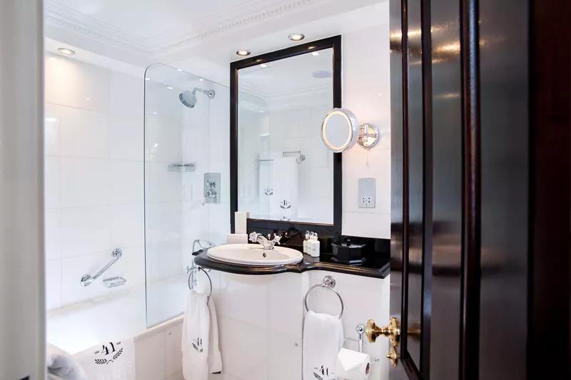 Номер Executive, 41