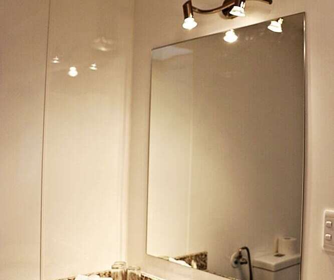 غرفة قياسية ثلاثية, Airport Gateway