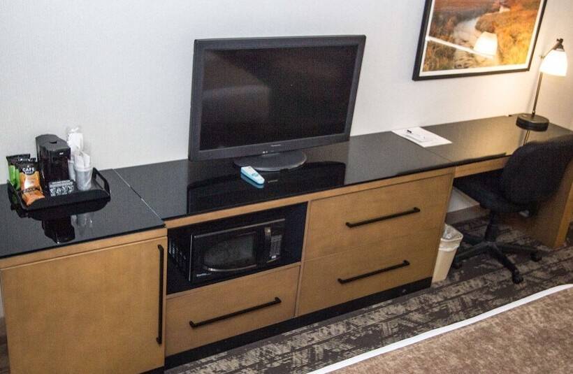 جناح, Best Western Holiday Hills