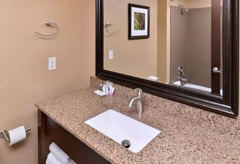 スイート, Best Western Woodland Inn