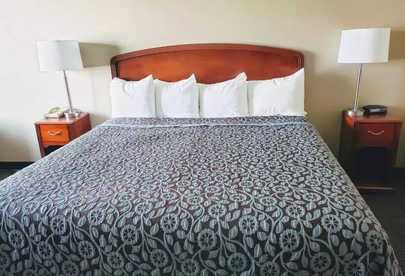 キングサイズベッドのスタンダードルーム, Days Inn & Suites By Wyndham Of Morris