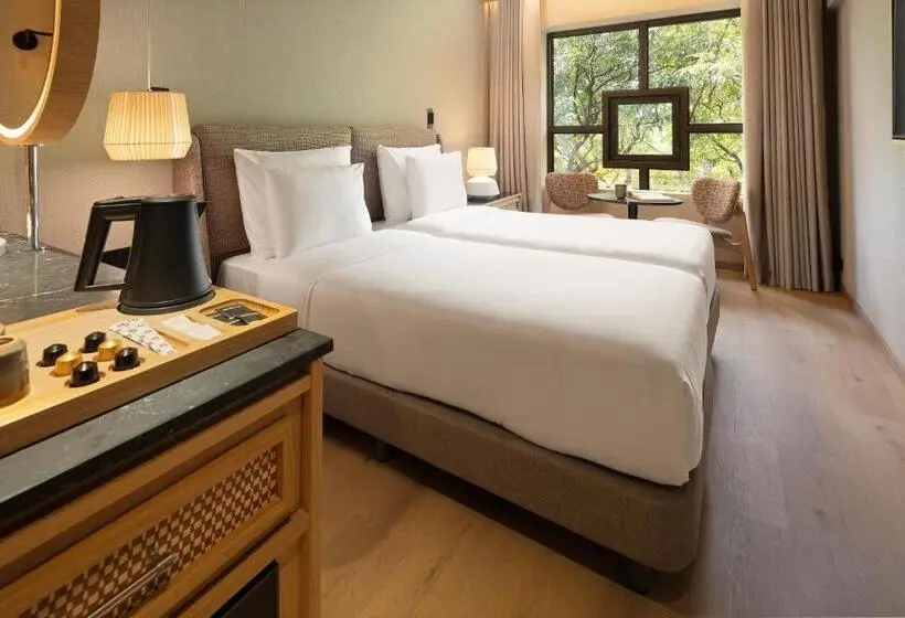 Camera Deluxe, Evolution Valbom