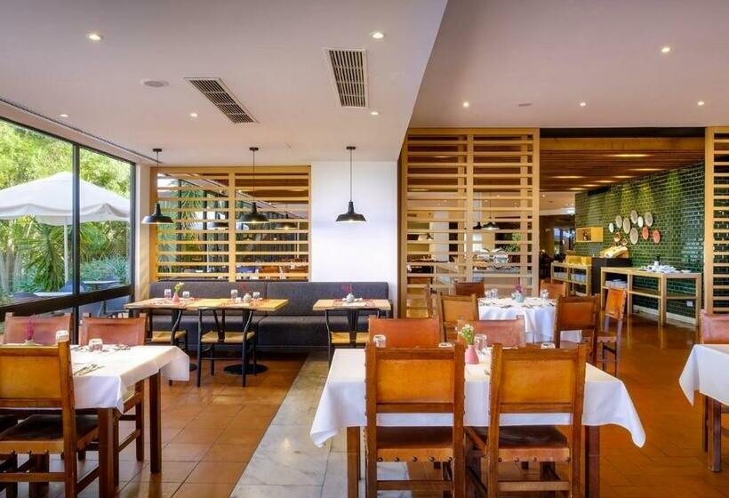 اتاق استاندارد با بالکن, Evora