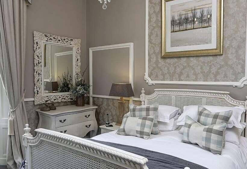 标准间, Falcon Manor