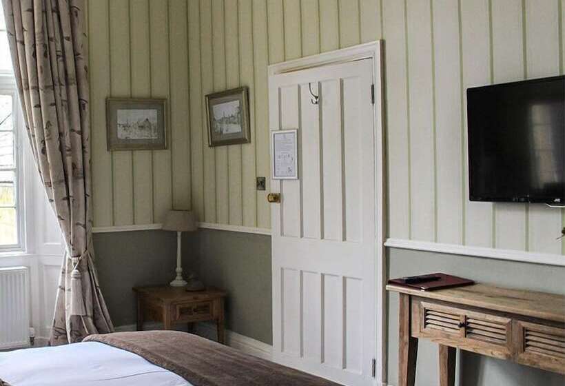 高级大房间, Falcon Manor