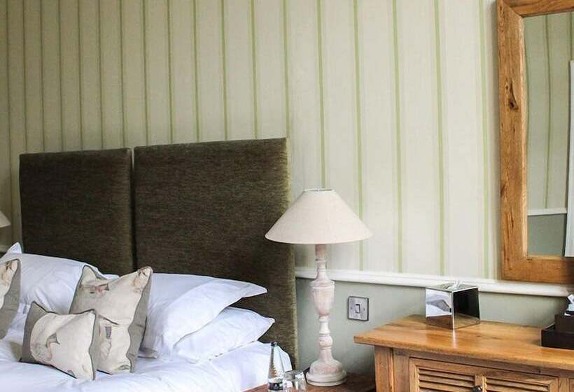 高级大房间, Falcon Manor