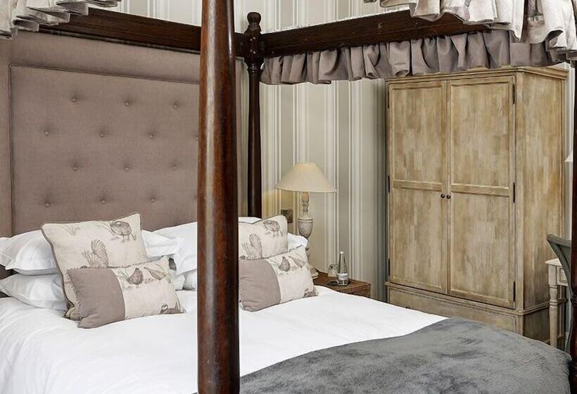 高级大房间, Falcon Manor