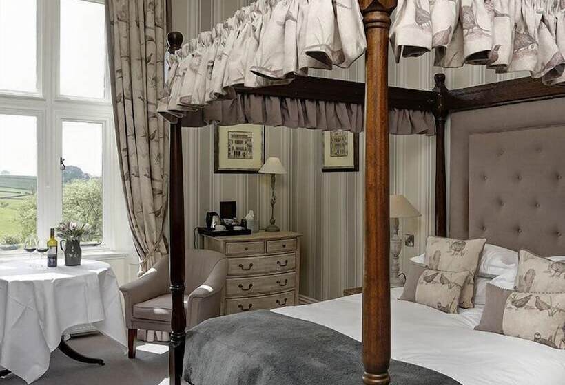 高级大房间, Falcon Manor